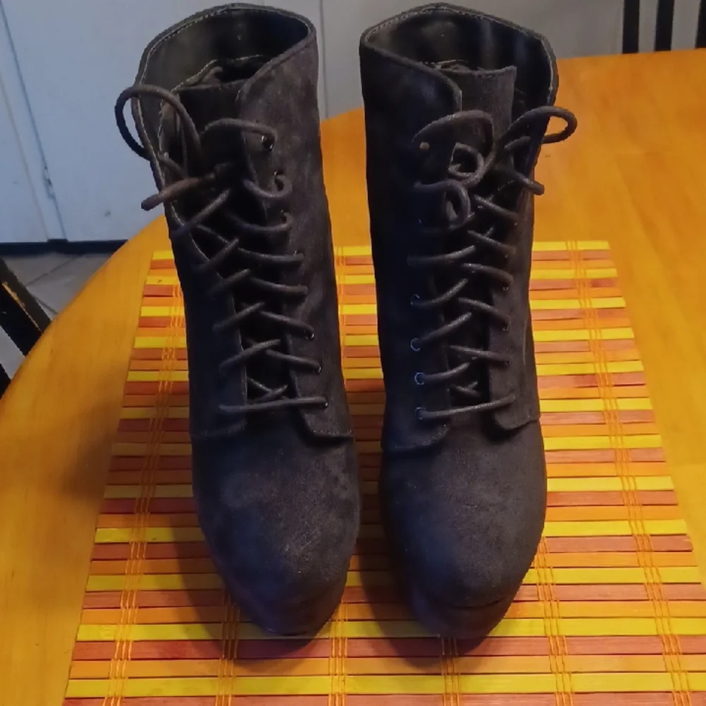 Speed Limit 98 Black Platform Lace-Up Ankle Boots Size 8